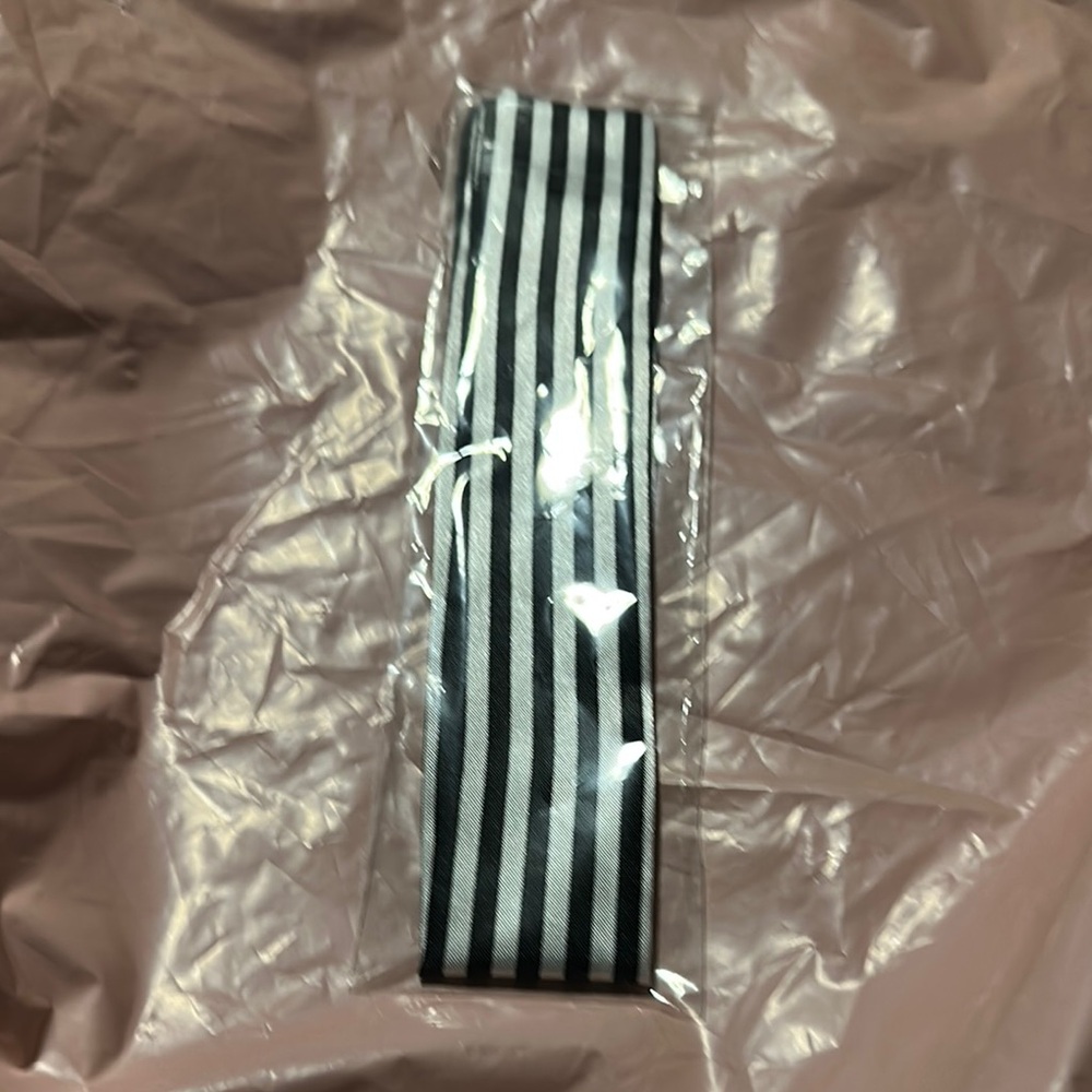 Striped Black and White Twilly